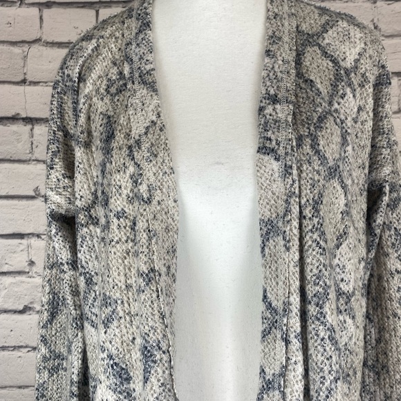 Maurice’s Python Snake Print Cardigan Sweater size Medium - Picture 2 of 11
